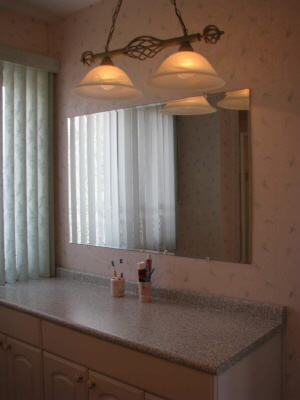ensuite - counter space_JPG